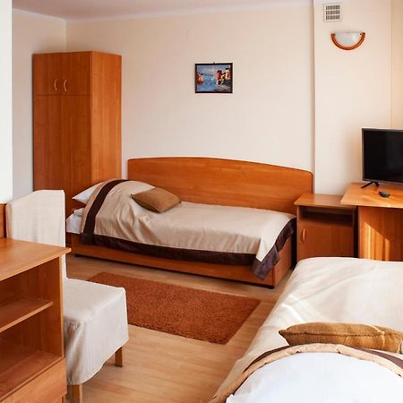 Hotel Livia Воломин Екстериор снимка