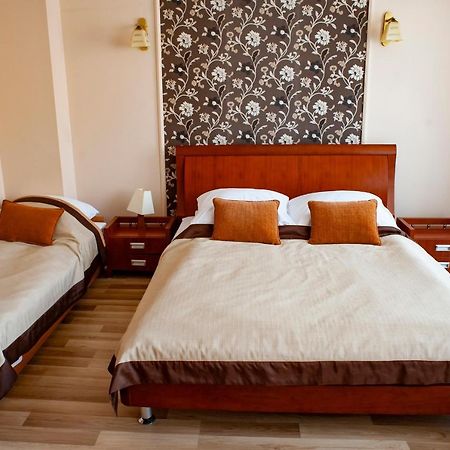 Hotel Livia Воломин Екстериор снимка