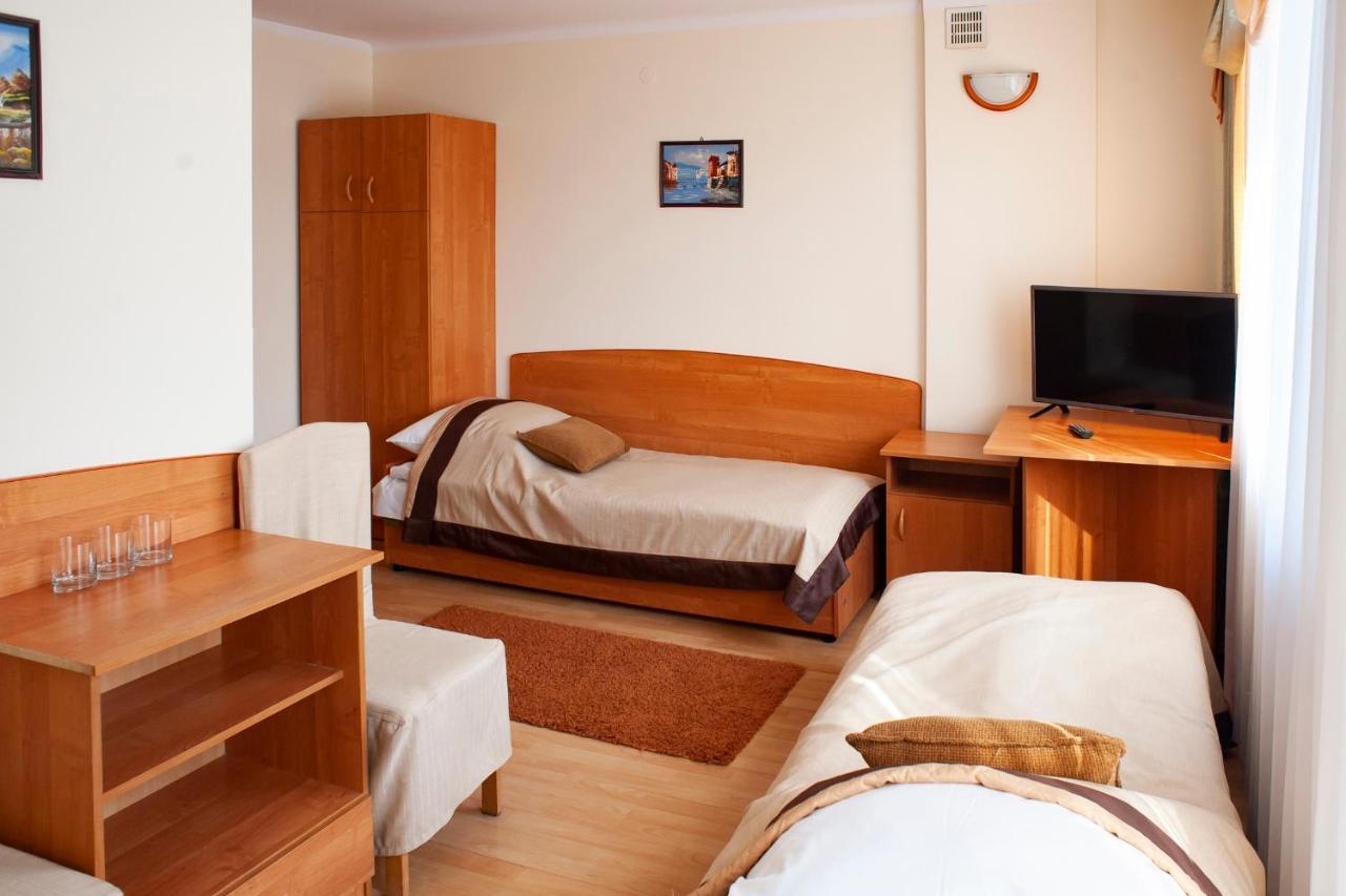 Hotel Livia Воломин Екстериор снимка