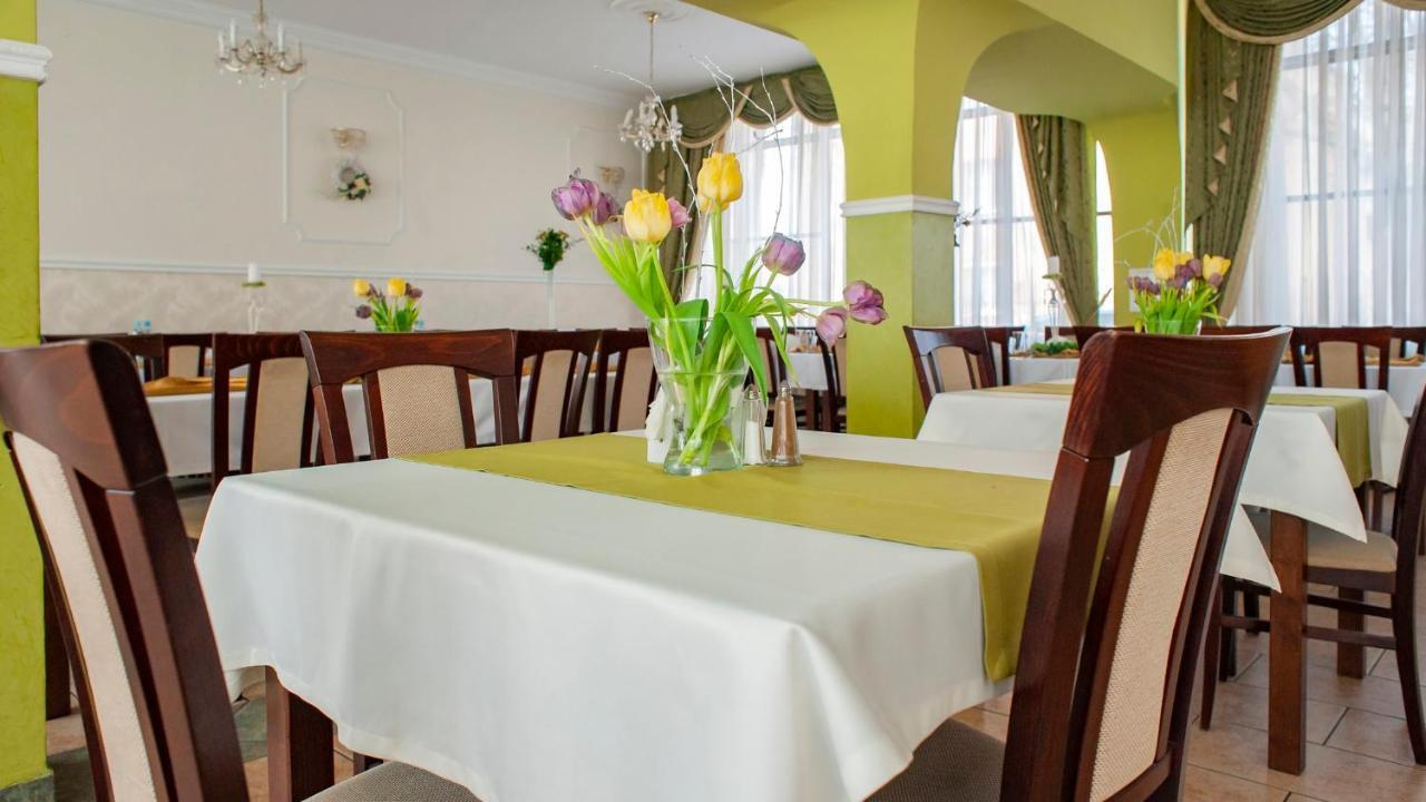 Hotel Livia Воломин Екстериор снимка
