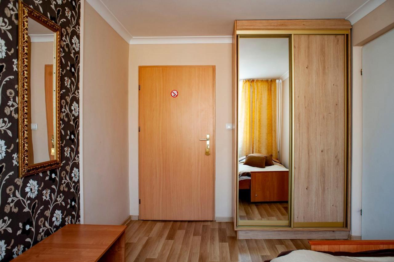 Hotel Livia Воломин Екстериор снимка