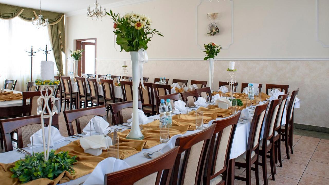 Hotel Livia Воломин Екстериор снимка
