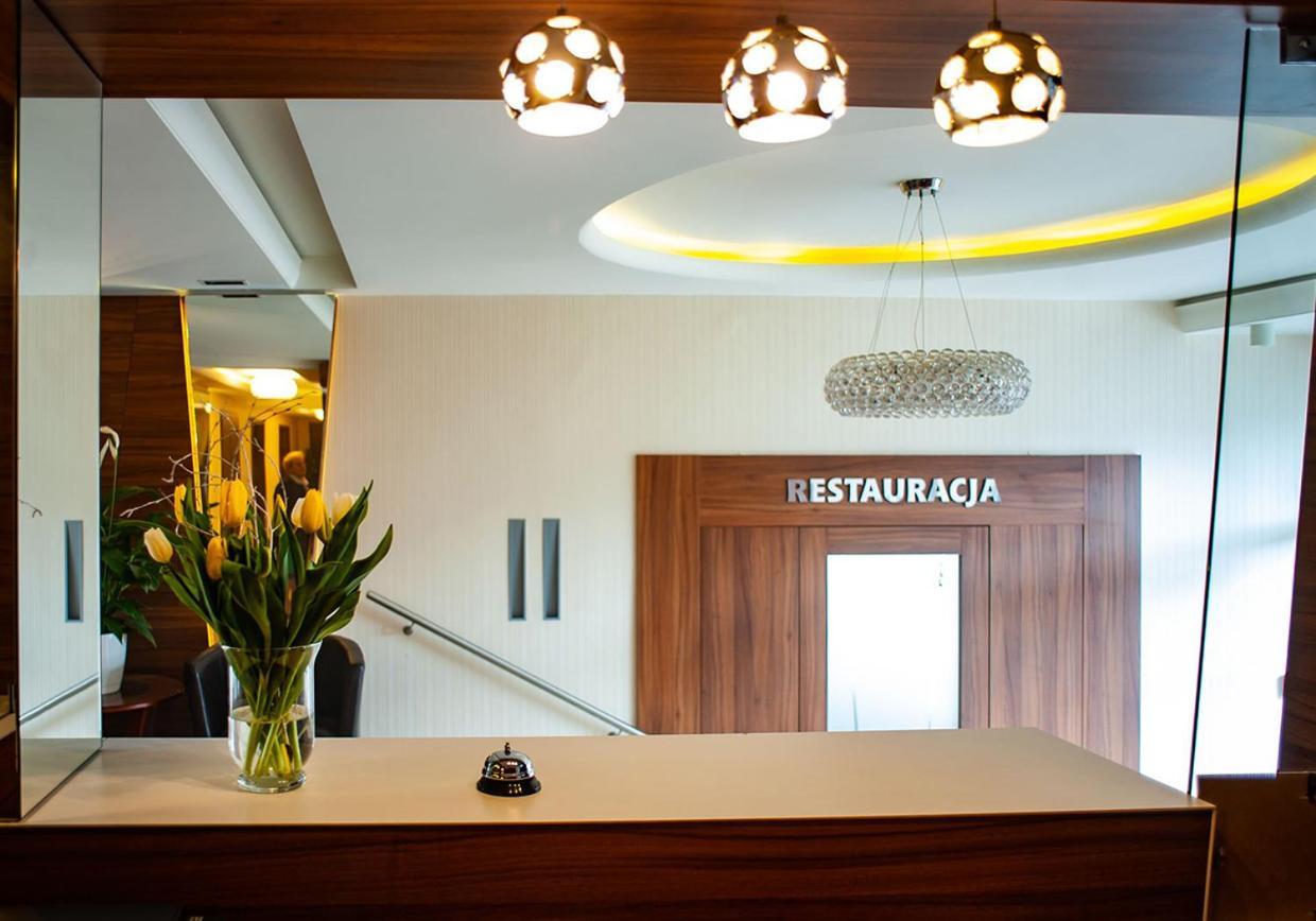 Hotel Livia Воломин Екстериор снимка